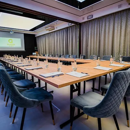 Glamour - Restaurant & Ξενοδοχείο με διαμερίσματα Przeźmierowo