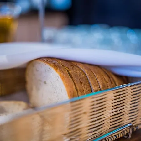 Glamour - Restaurant & 4*