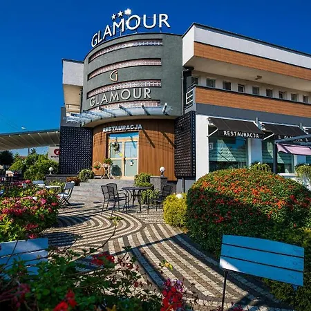 Glamour - Restaurant & Lägenhetshotell Przeźmierowo