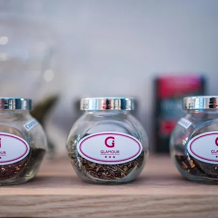 Glamour - Restaurant & 4*