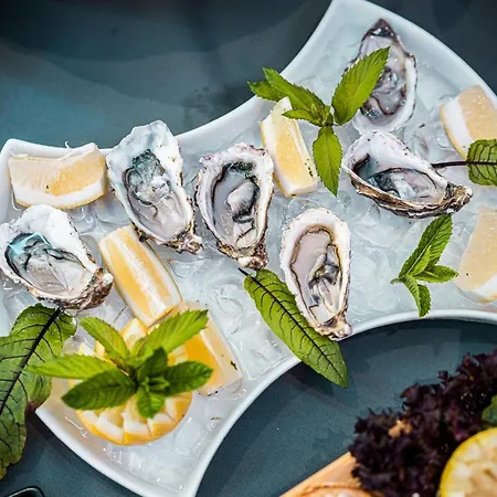 Lägenhetshotell Glamour - Restaurant & Przeźmierowo