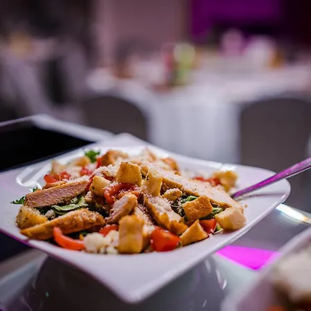 Glamour - Restaurant & Lägenhetshotell Przeźmierowo