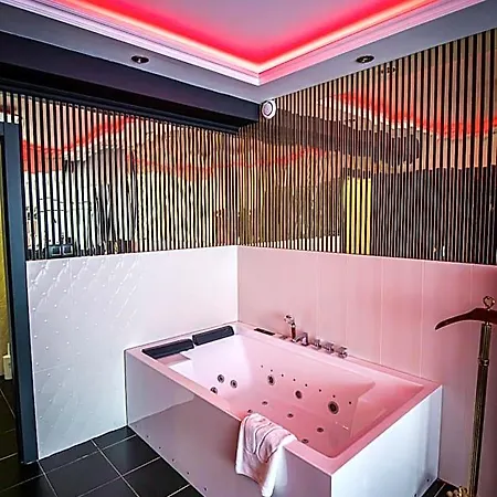 Glamour - Restaurant & 아파트호텔 4*