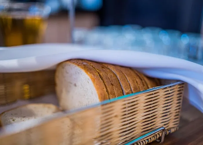 Glamour - Restaurant & 4*